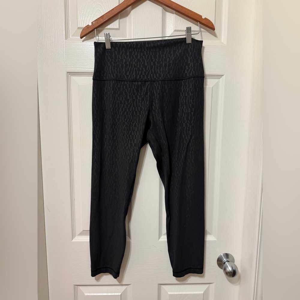 Lululemon align high rise crop size 10 vvvguc